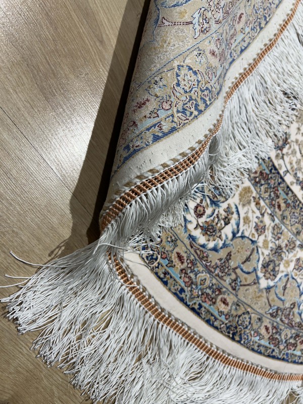 150 Tarak Sık Dokuma Yün ve  Modal Yuvarlak İpek Halısı